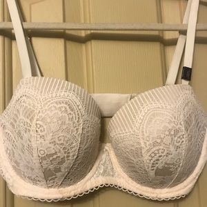 34DD Victoria Secret Bra